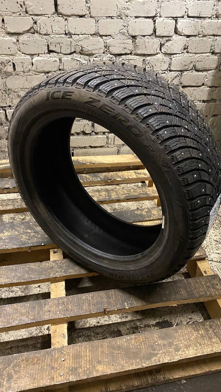 naastrehv Pirelli Winter Ice Zero 2